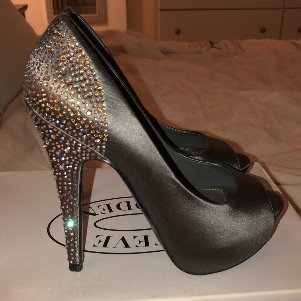 Steve Madden satin peep toe heels